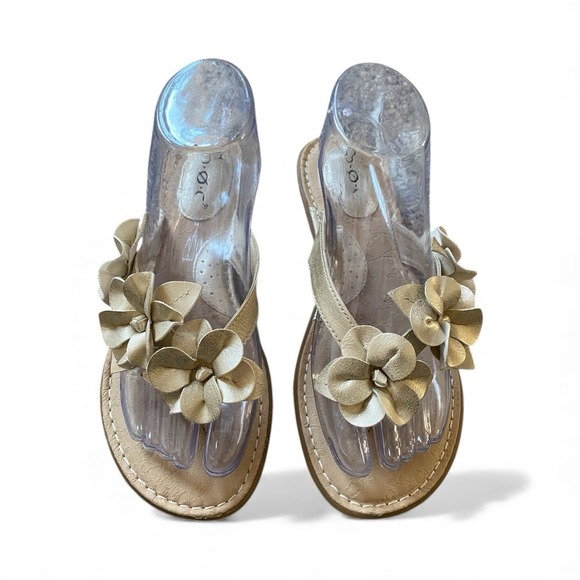 Born B.O.C  Floral Thong Sandals Womens 7M Gold Leather Flat Coquette Fairy - Picture 2 of 8